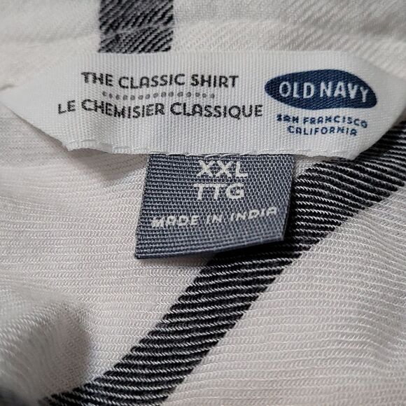 Old Navy woman's‎ white and black strip long sleeve button up shirt - Picture 4 of 7